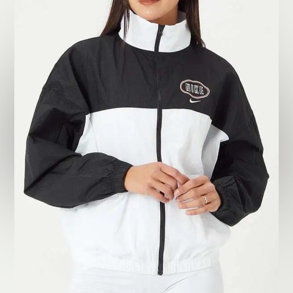 NIKE Windbreaker